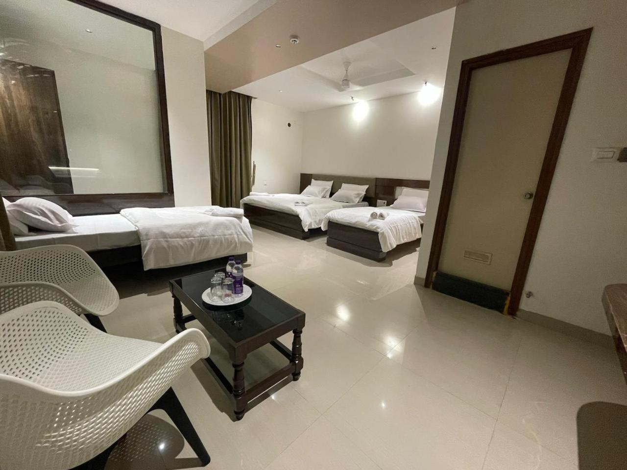Model Grand Inn Bellary Esterno foto
