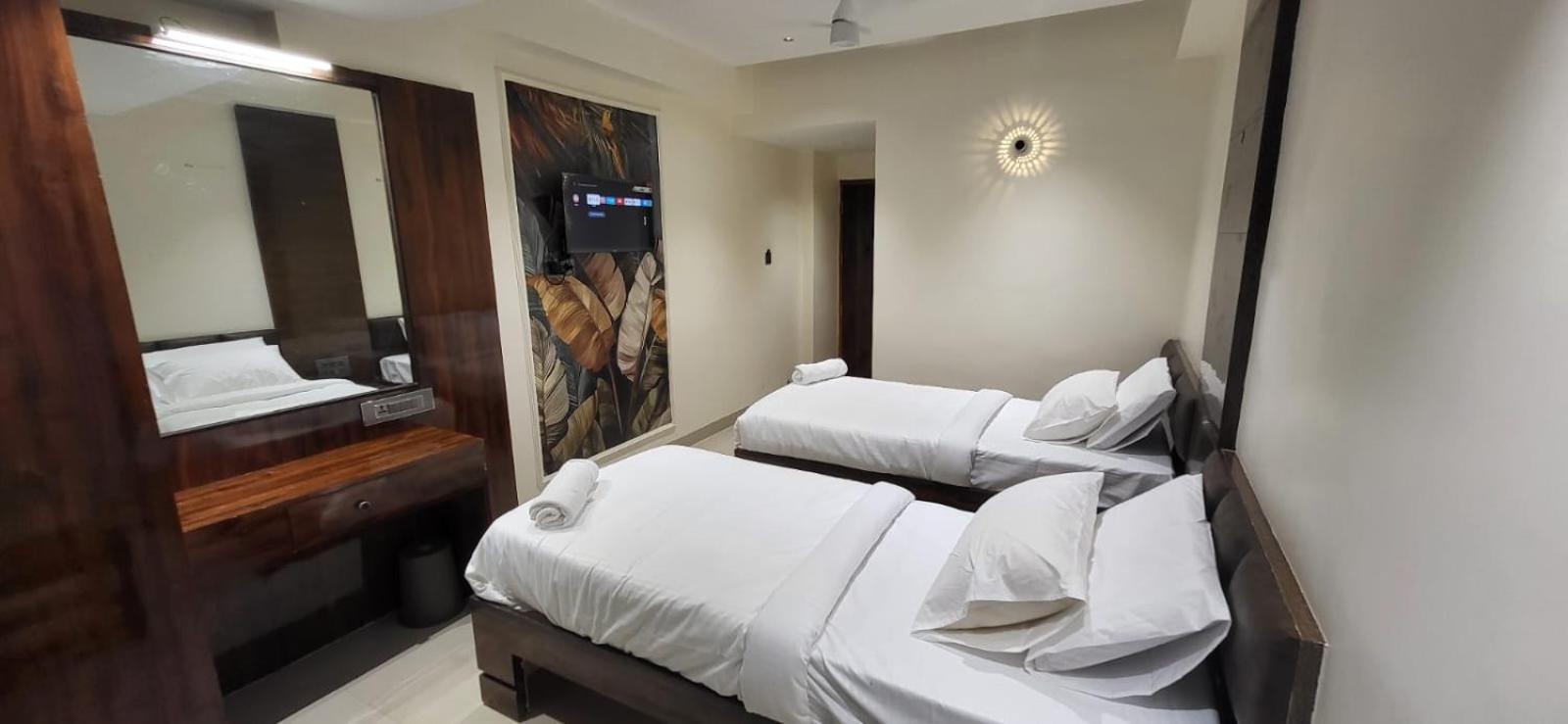 Model Grand Inn Bellary Esterno foto