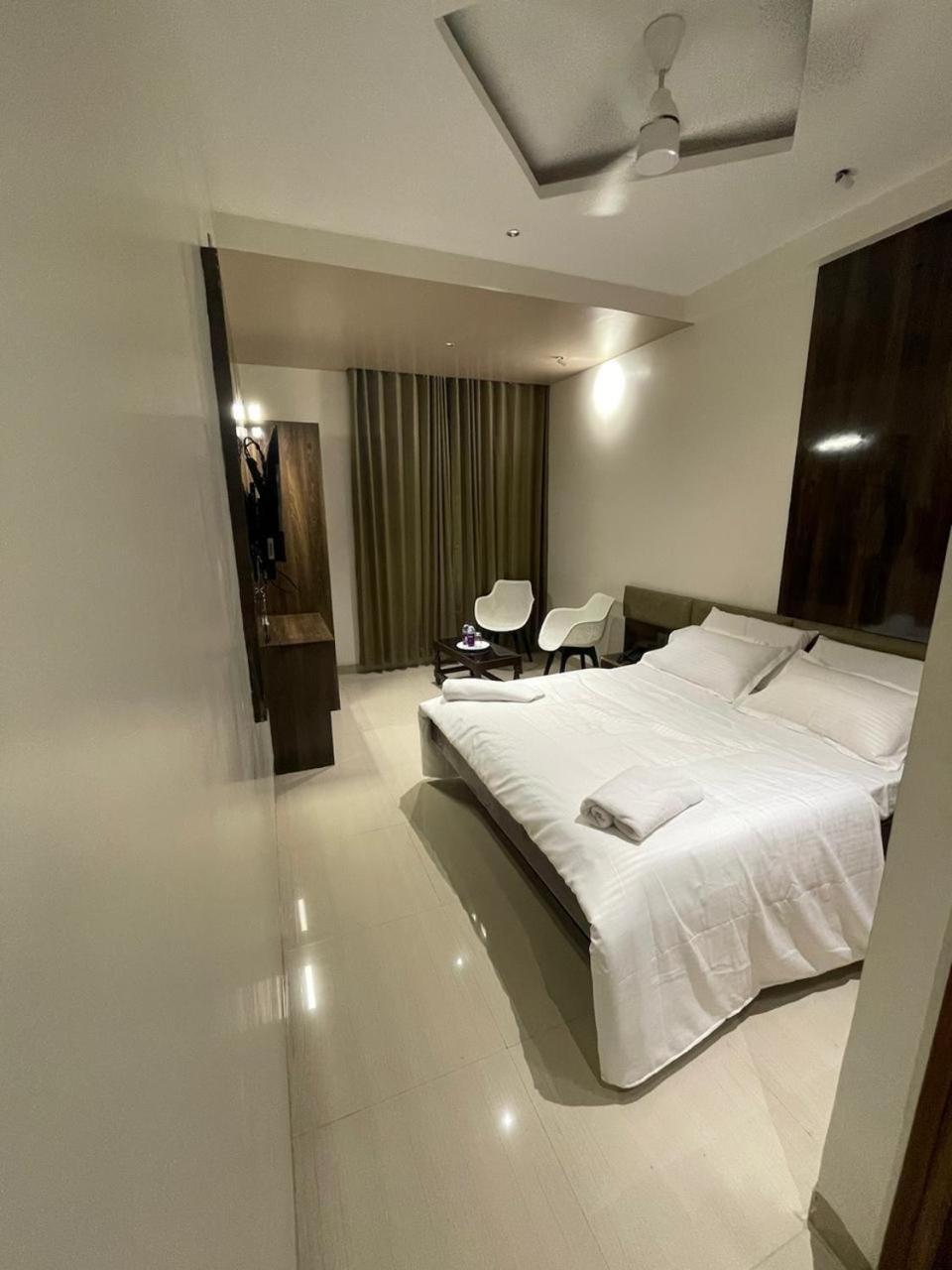 Model Grand Inn Bellary Esterno foto