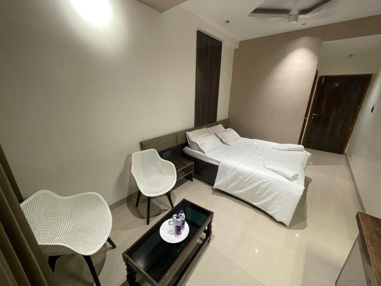Model Grand Inn Bellary Esterno foto