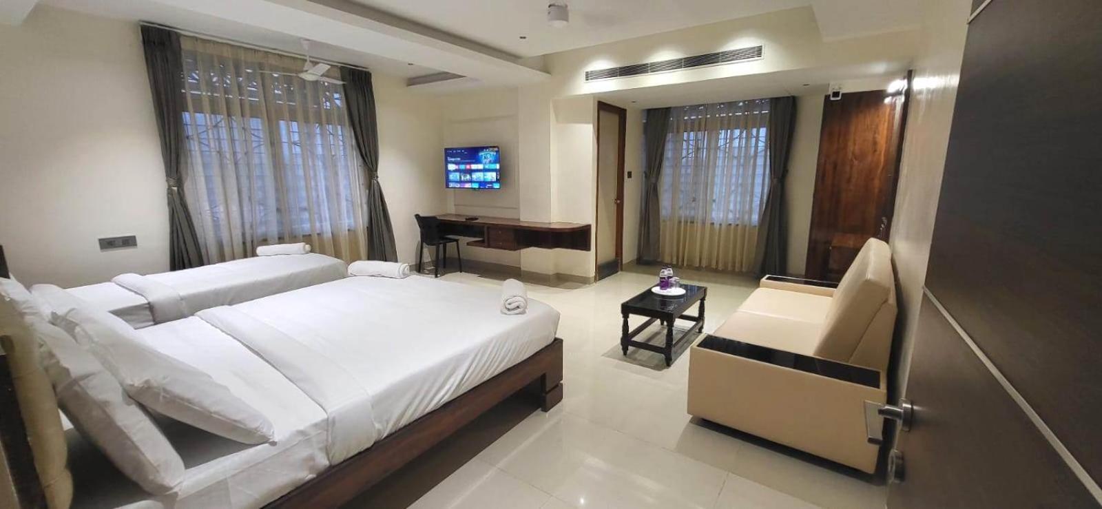 Model Grand Inn Bellary Esterno foto