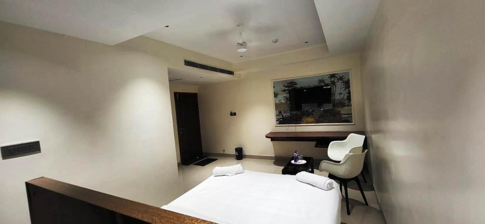 Model Grand Inn Bellary Esterno foto