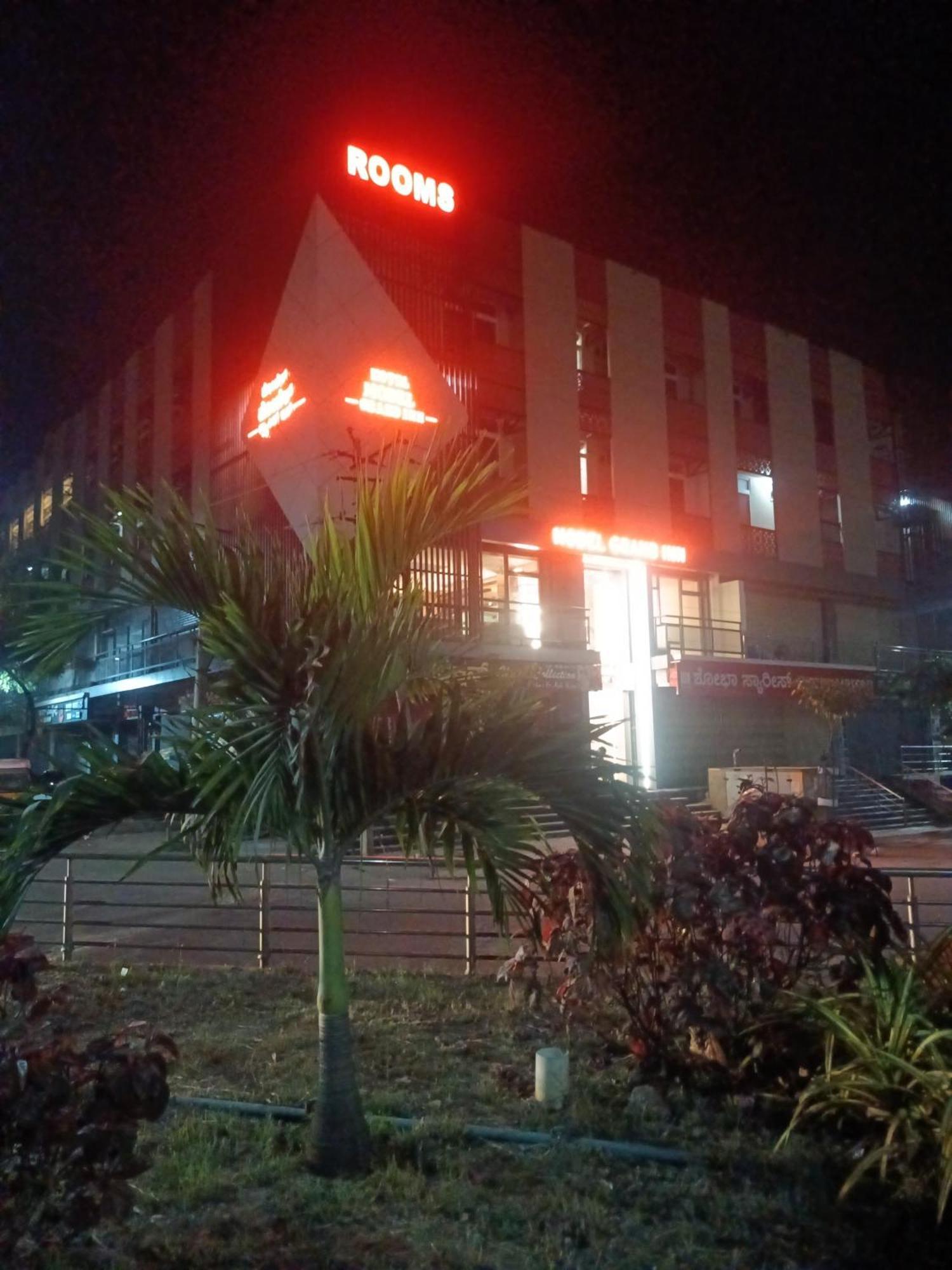 Model Grand Inn Bellary Esterno foto
